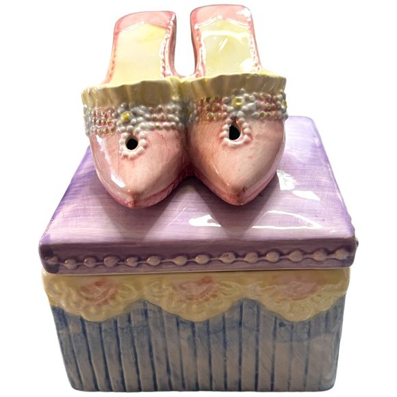 Vintage Ceramic Trinket Box | 3D High Heel Lid | Pastel Vanity, Shoes Theme - Picture 13 of 15